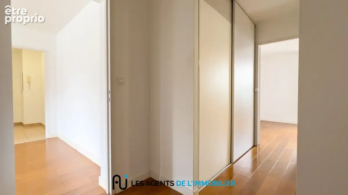 NANTERRE CENTRE-VILLE - Spacieux 3 pièces de 84 m² en hypercentre - photo 5