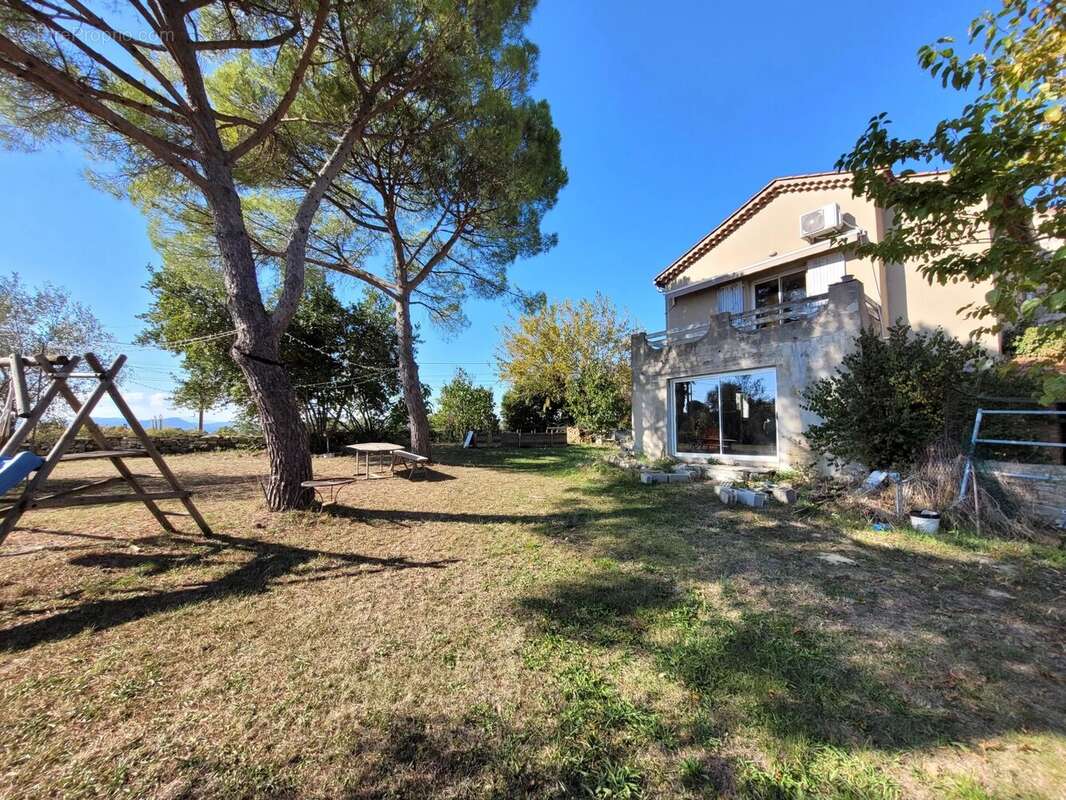 Maison à SAINT-HILAIRE-DE-BRETHMAS