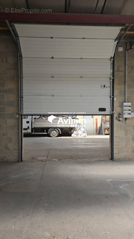 Commerce à NEUILLY-EN-THELLE