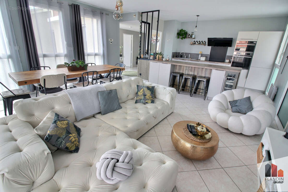 Appartement T4 de 96m2 avec terrasse et box fermé - photo 3