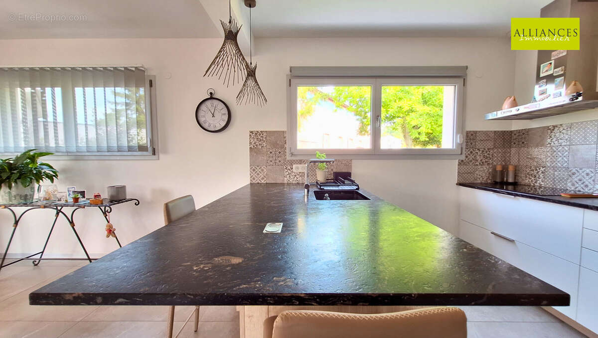 Maison récente de 124 m2   Prestations soignées dans un village très recherché - photo 18