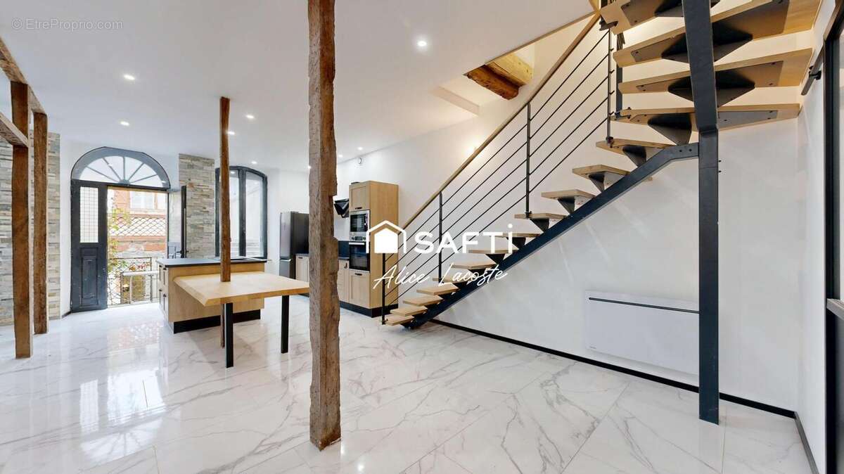 Maison 210 m² à Saint-Sulpice-Sur-Leze  - photo 2