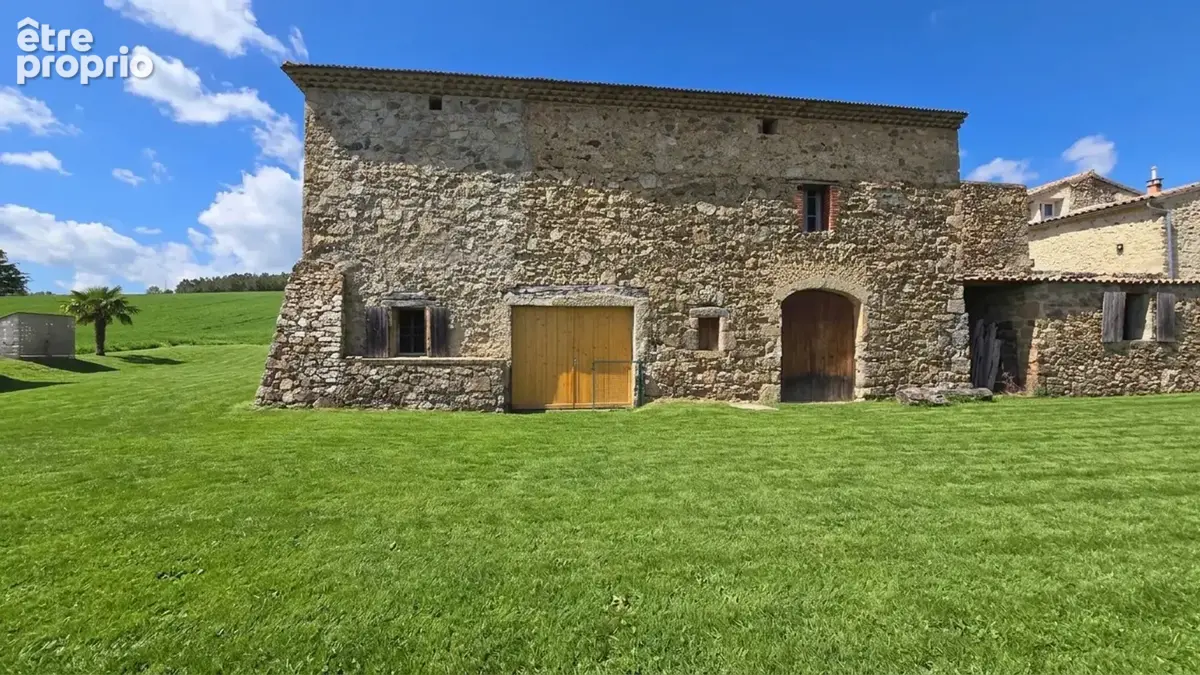 Propriété d'Exception Rénovée – 7.5 hectares - Étang privée - vue panoramique - Piscine - Source - photo 40