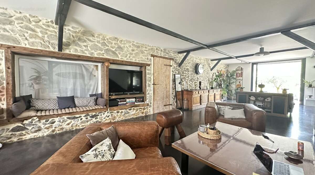 Maison à SAUBRIGUES