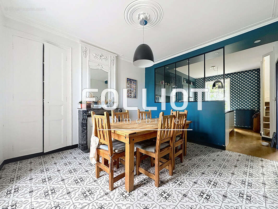 Maison à DONVILLE-LES-BAINS