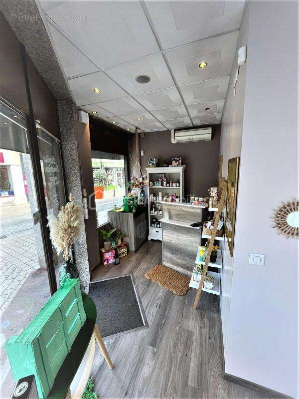 Commerce à NEUILLY-PLAISANCE