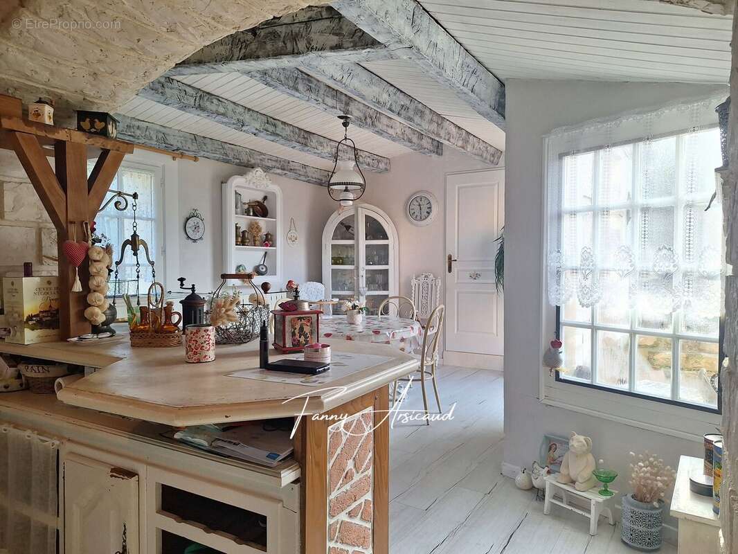 Maison à L'ILE-D'ELLE