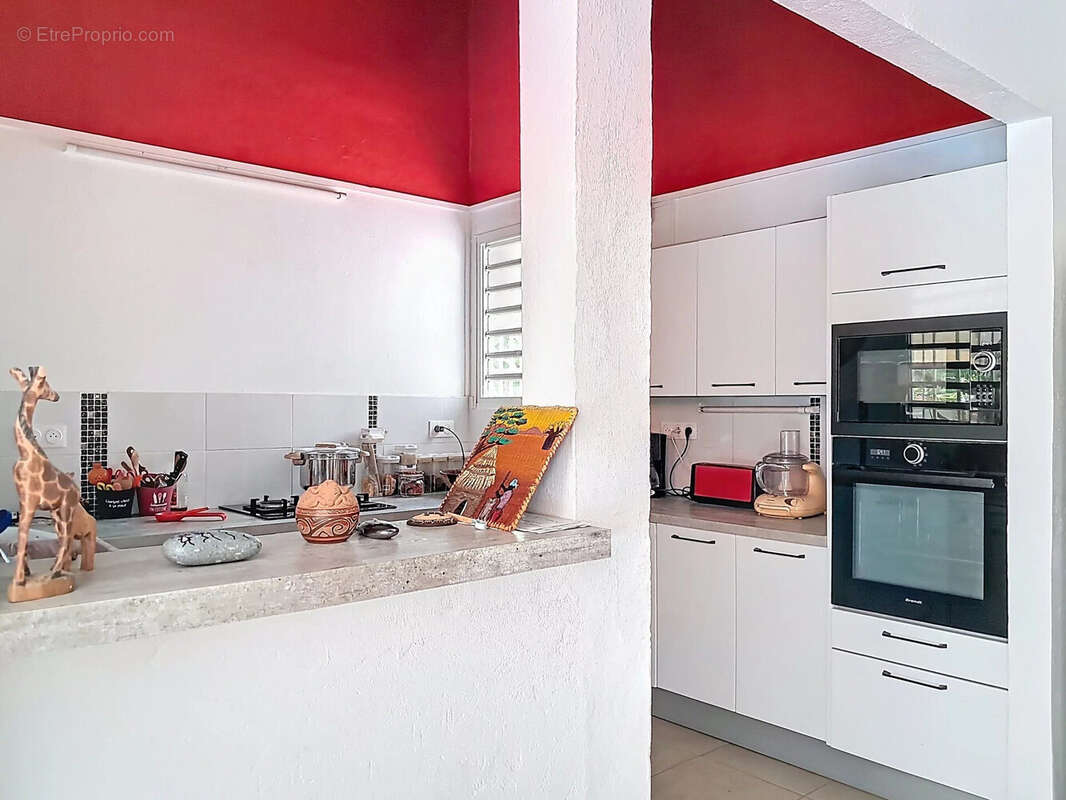 Maison 118 m² à Sainte-Rose  - photo 5