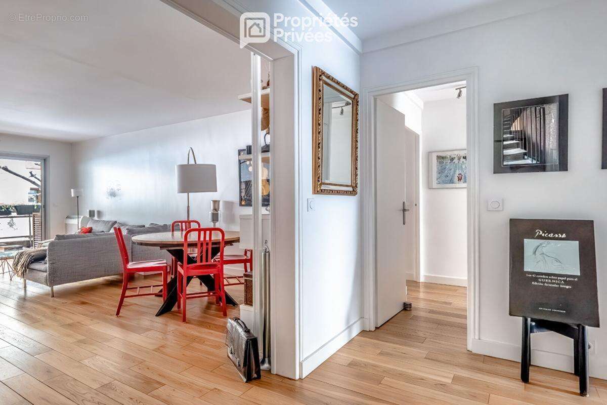 Appartement à PARIS-16E