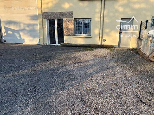 Commerce 840 m² à Tullins  - photo 2