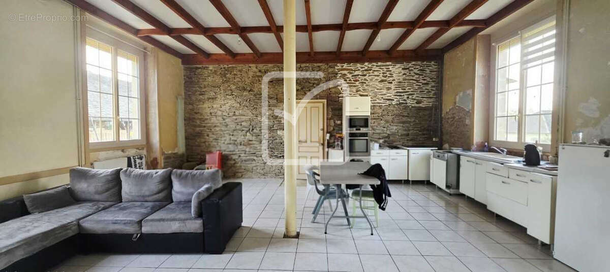 Maison à OBJAT