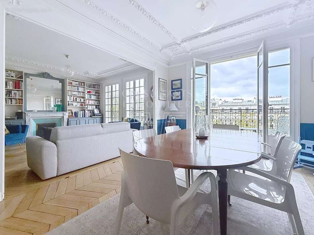 Appartement à PARIS-17E