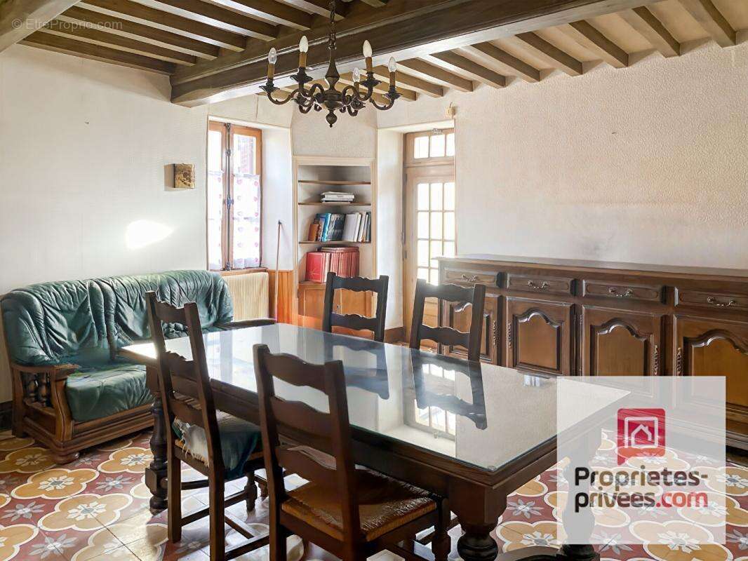 VIEUX-CHATEAU à vendre deux maisons à rénover avec grand terrain et double cour , et dépendances - photo 6