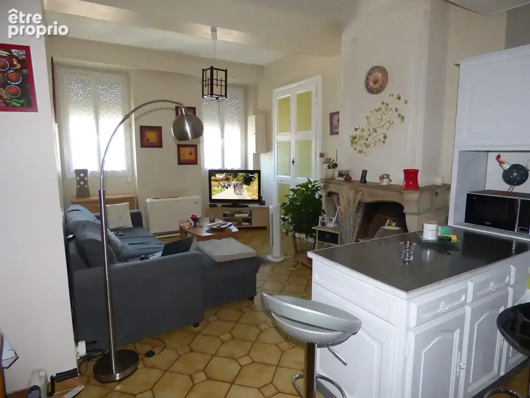 PONT-DE-VAUX -IMMEUBLE? 3 appartements + local commercial ? 2 389  de loyers/mois - photo 2