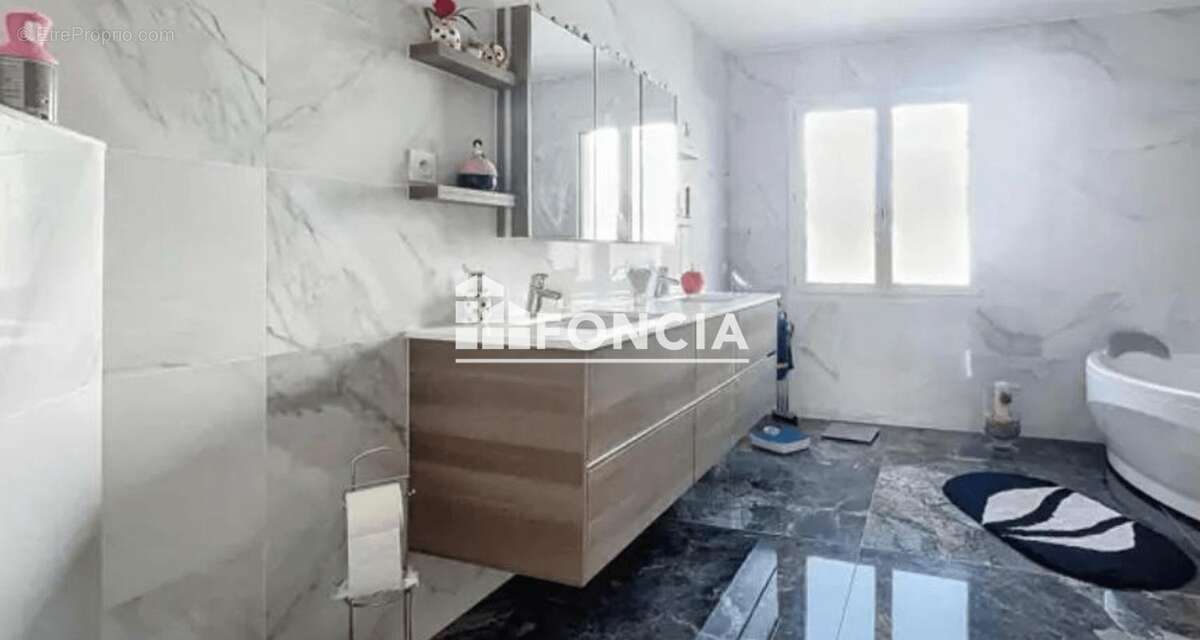 Maison à CORQUILLEROY