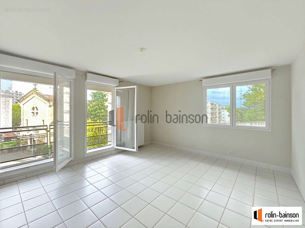 Appartement 67 m² à Venissieux  - photo 2