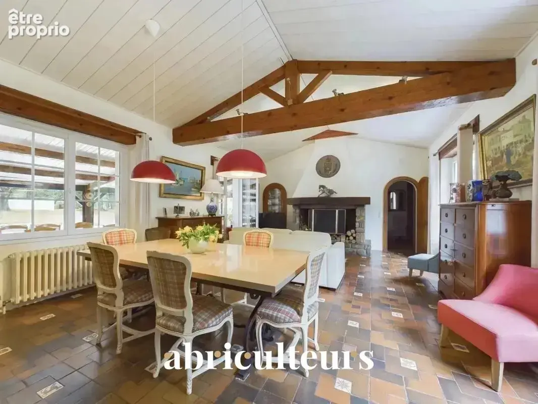 Grande villa de 200m² en front de mer  Très belle parcelle aux multiples possibilités en vente à L'Épine (85740) - photo 4