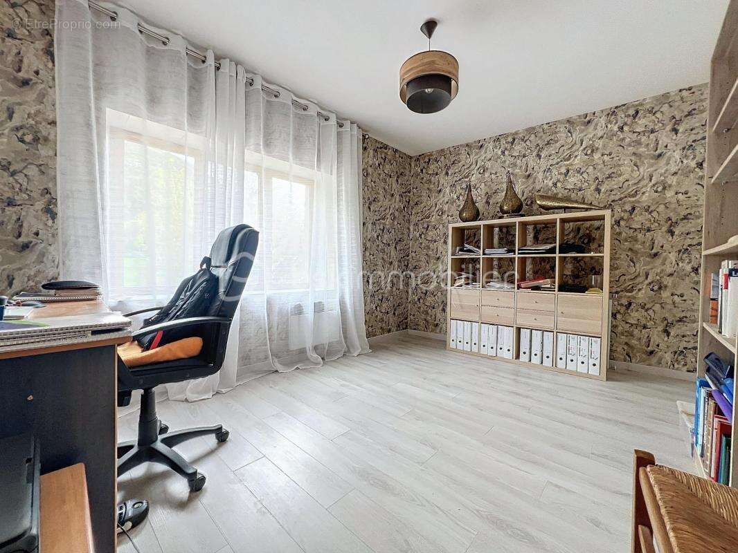 Maison à SAINT-MARTIN-DE-LA-CLUZE