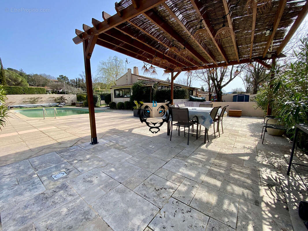 Maison à BAGNOLS-EN-FORET