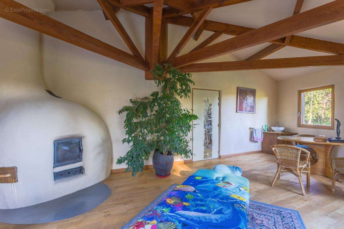 Commerce à CASTELNAU-DE-LEVIS