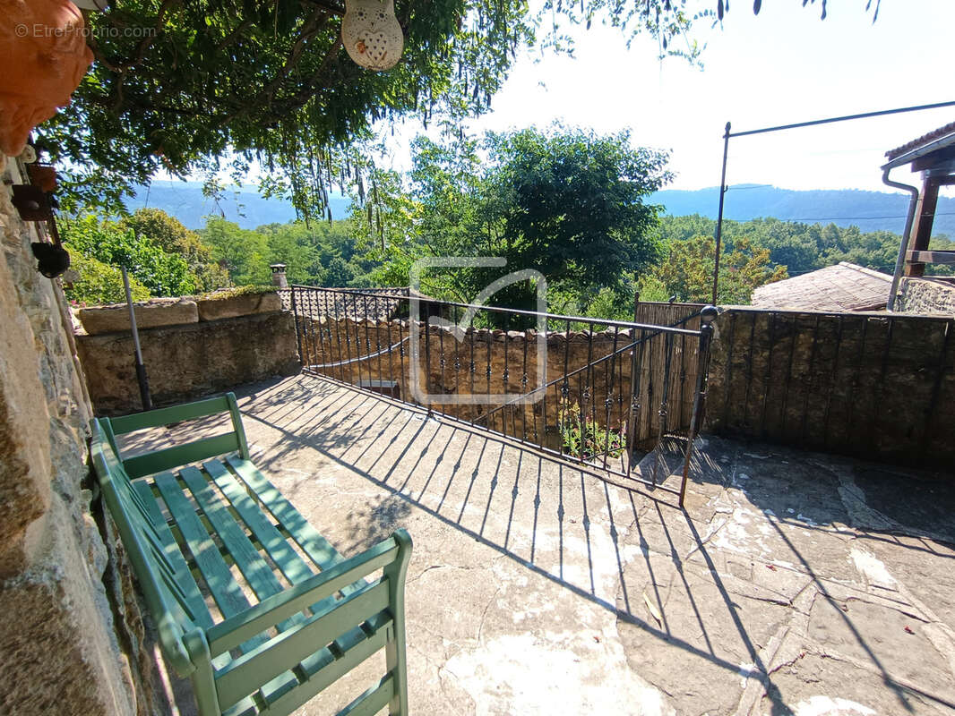 Maison ancienne de caractère au charme d'antan préservé sur terrain de 912 m2 - photo 2