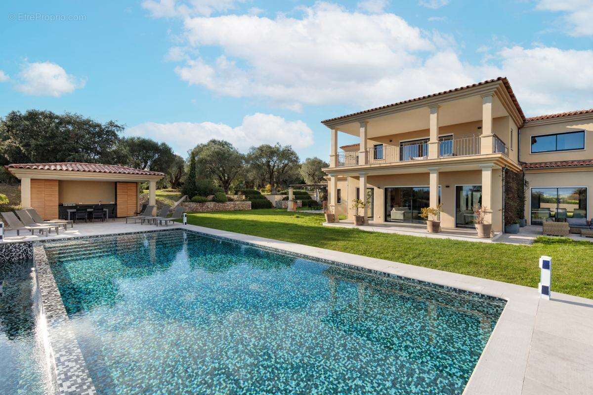 Maison à ROQUEFORT-LES-PINS