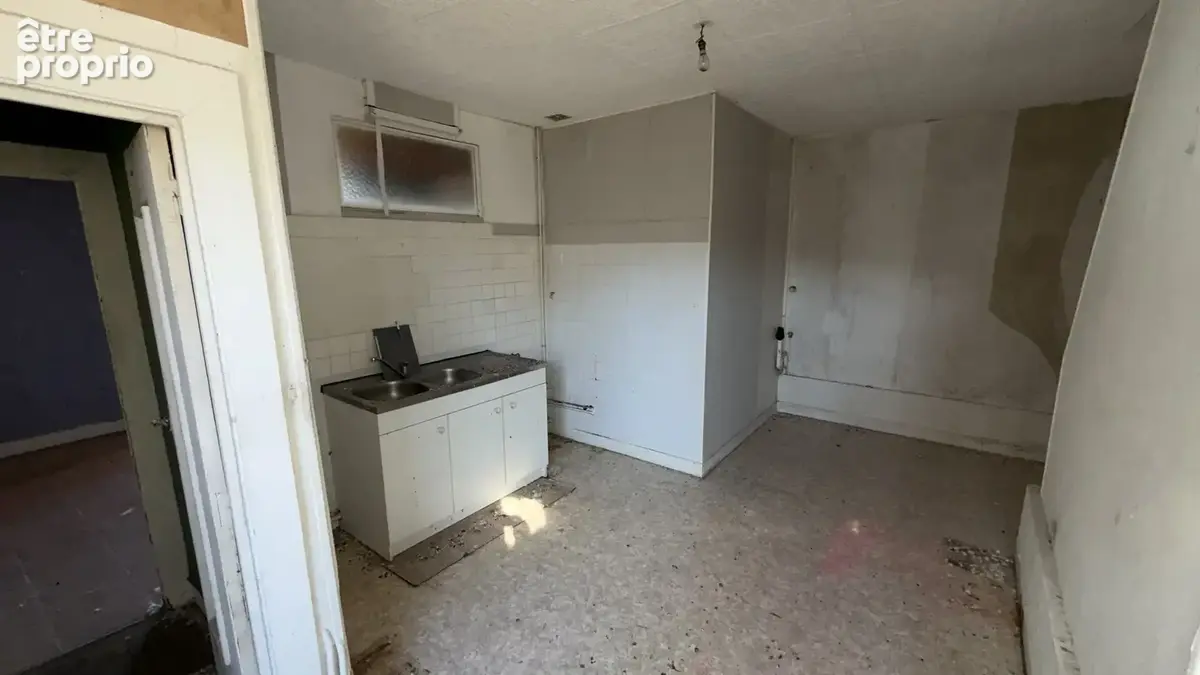 Appartement T2 de 43.91 m2, cave et grenier - 33 rue Saint Jean - 02000 LAON. - photo 3