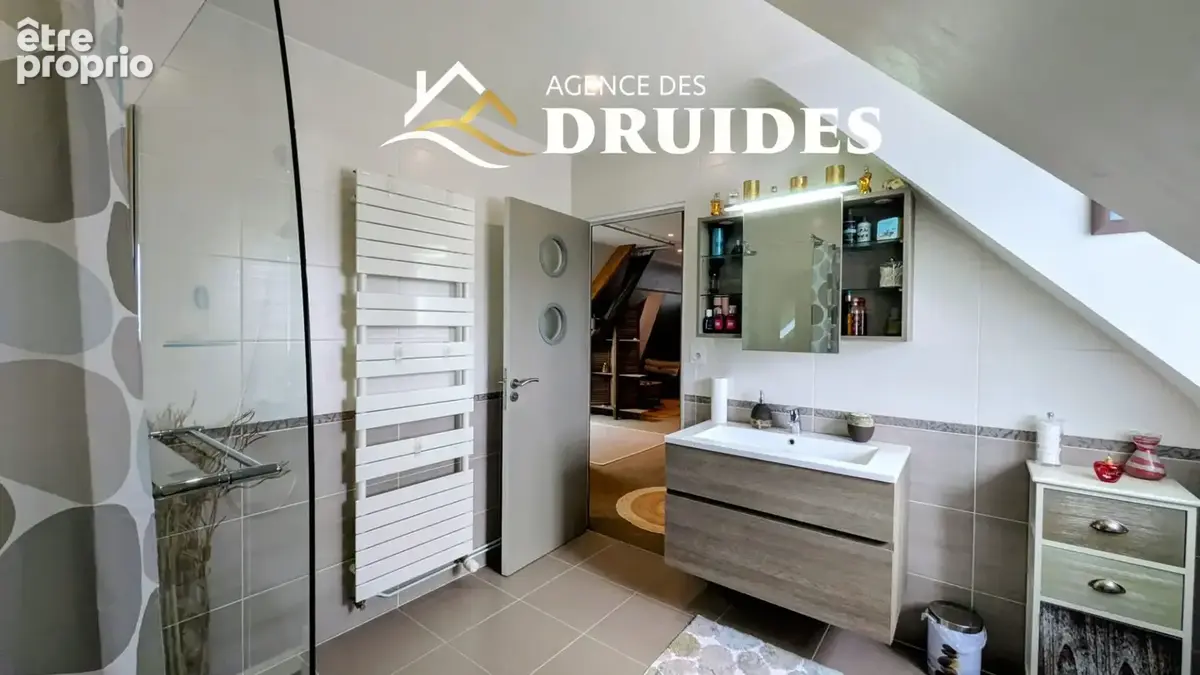 Plouharnel à proximité immédiate des commerces - Superbe maison de 203 m²  - 5 chambres - vie de plain-pied - jardin - garage - photo 16