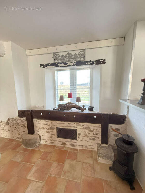 Maison à BELLENAVES