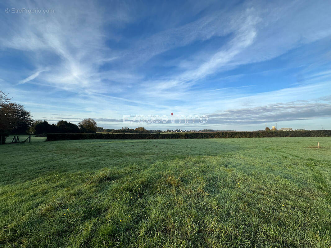 Terrain à MONTVILLE