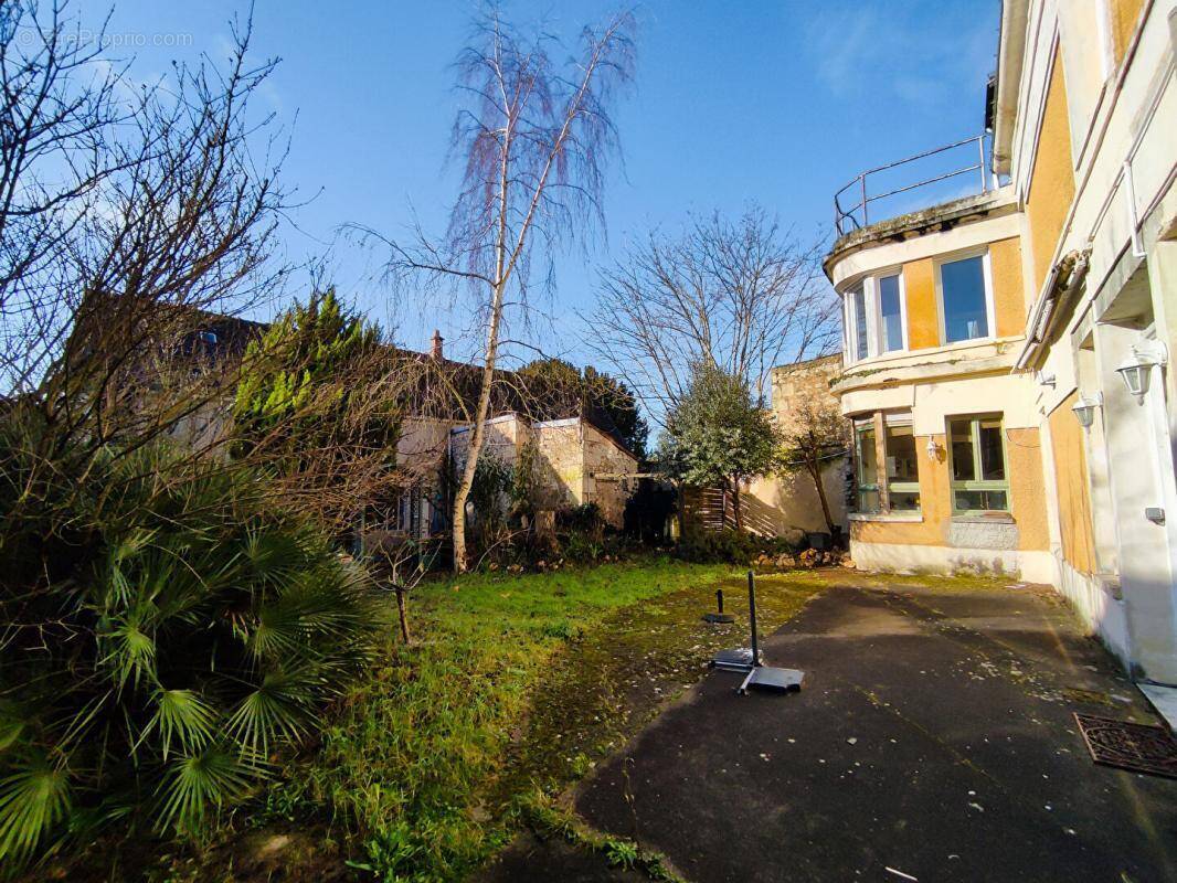 Maison à YZEURES-SUR-CREUSE