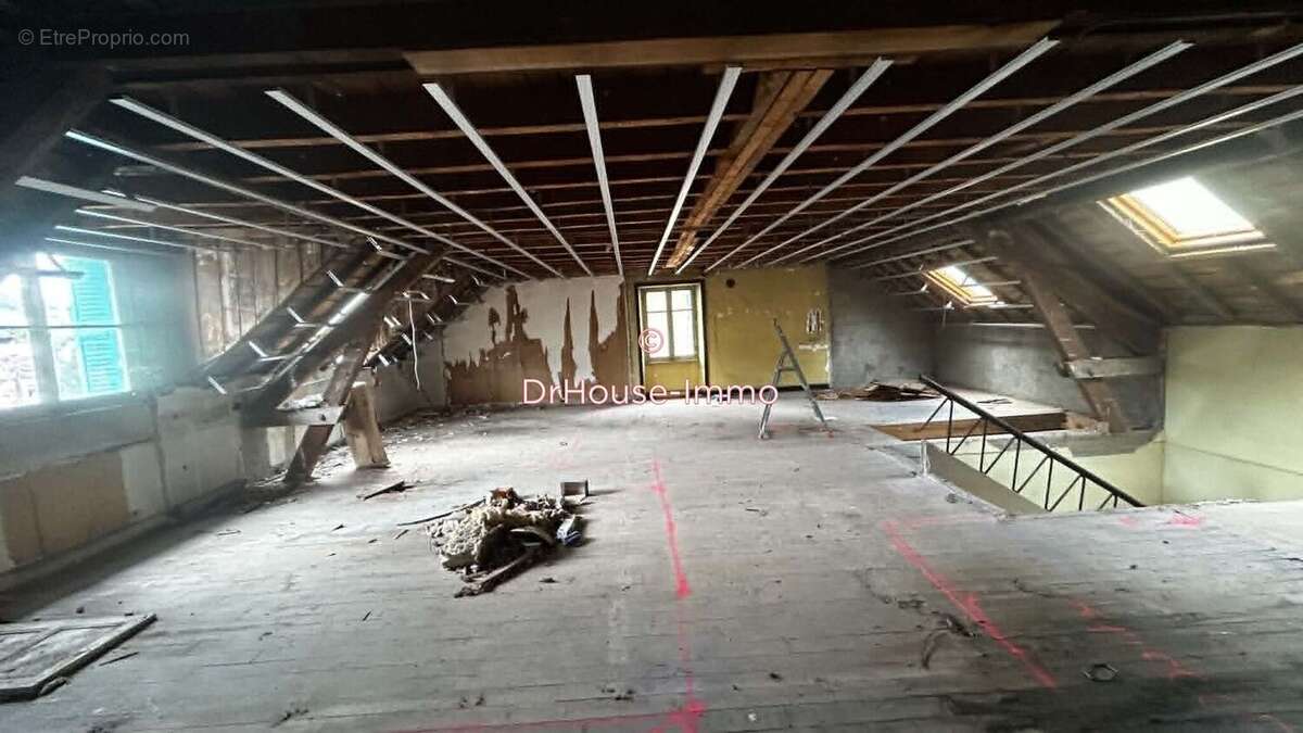 Appartement 450 m² à Tulle  - photo 16