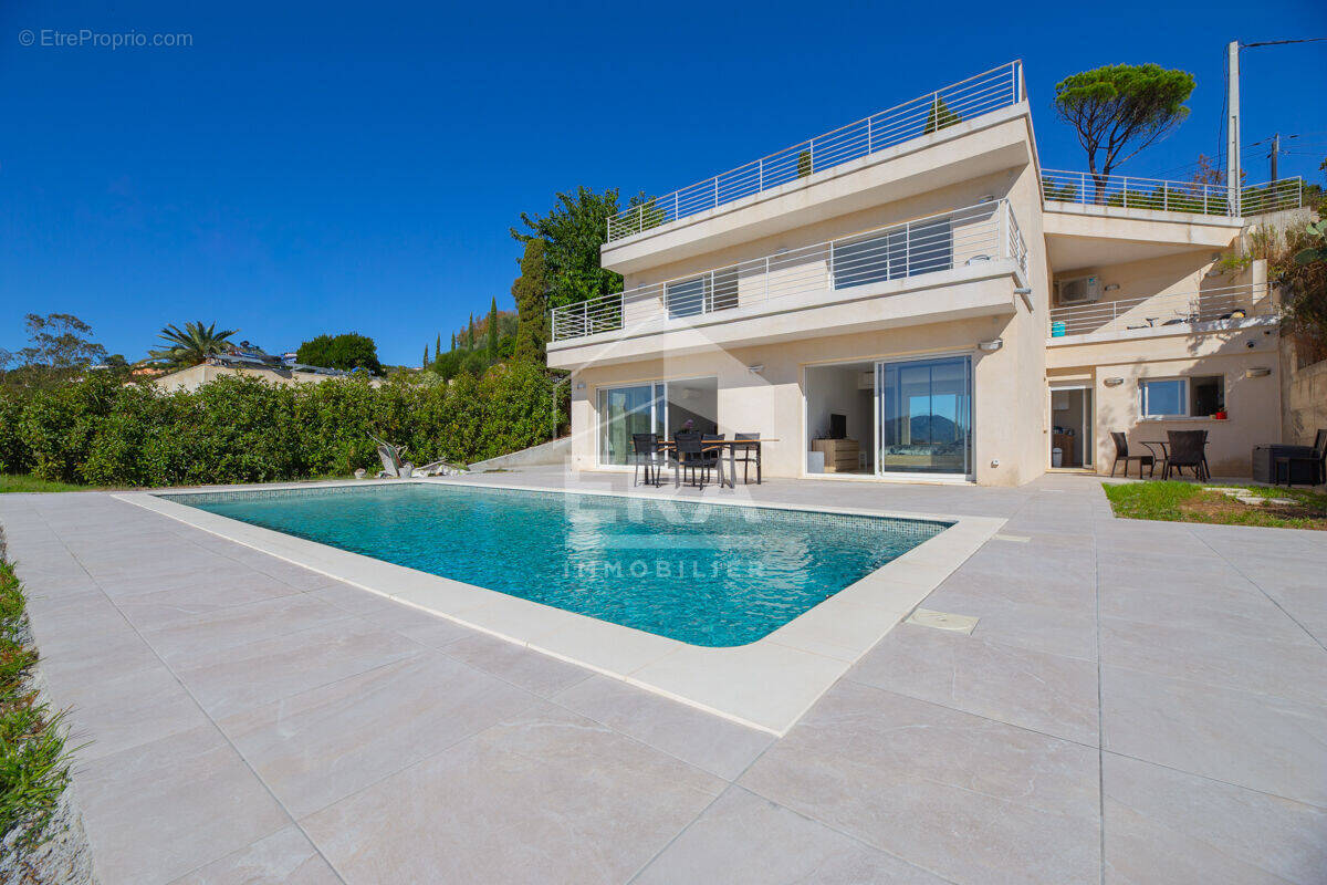 Maison à MANDELIEU-LA-NAPOULE