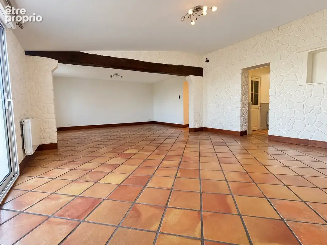 Maison de bourg avec terrain et dependances - photo 6