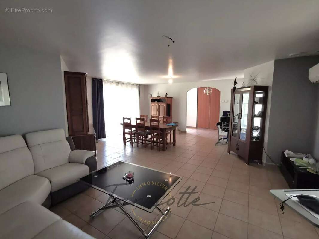 Maison à MONTELIMAR