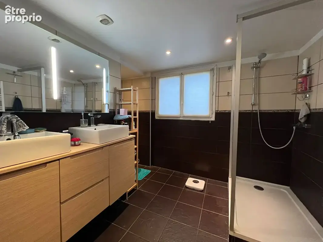 A vendre - appartement T4 de 134.75 m²  au centre-ville d'Oyonnax - photo 9