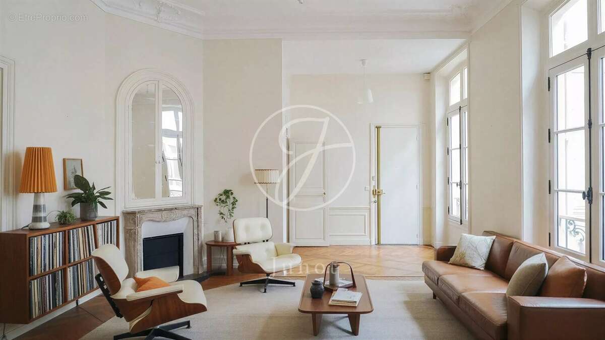 Appartement à PARIS-8E