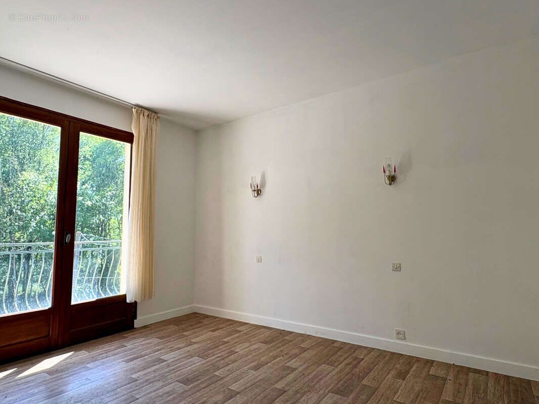 Aux portes de Cognac, MAISON avec terrain à réinventer selon vos envies - photo 8