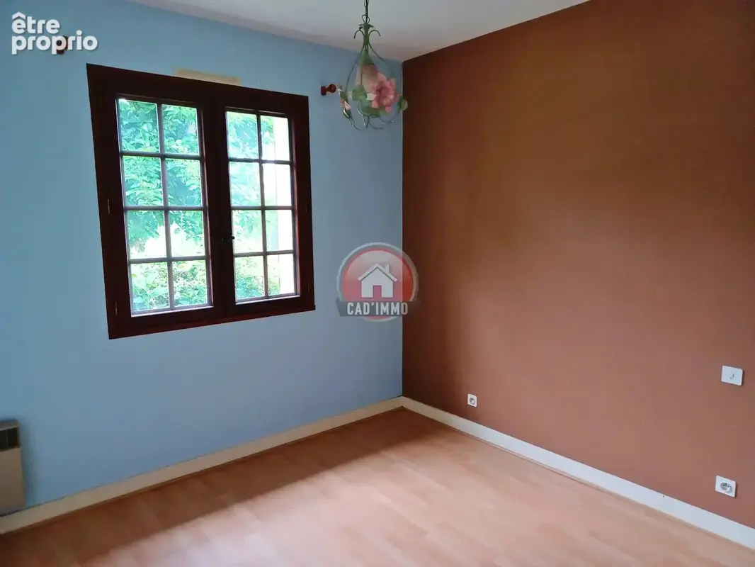 Maison de plain-pied avec piscine et dépendance dans un village avec tous commerces - photo 8