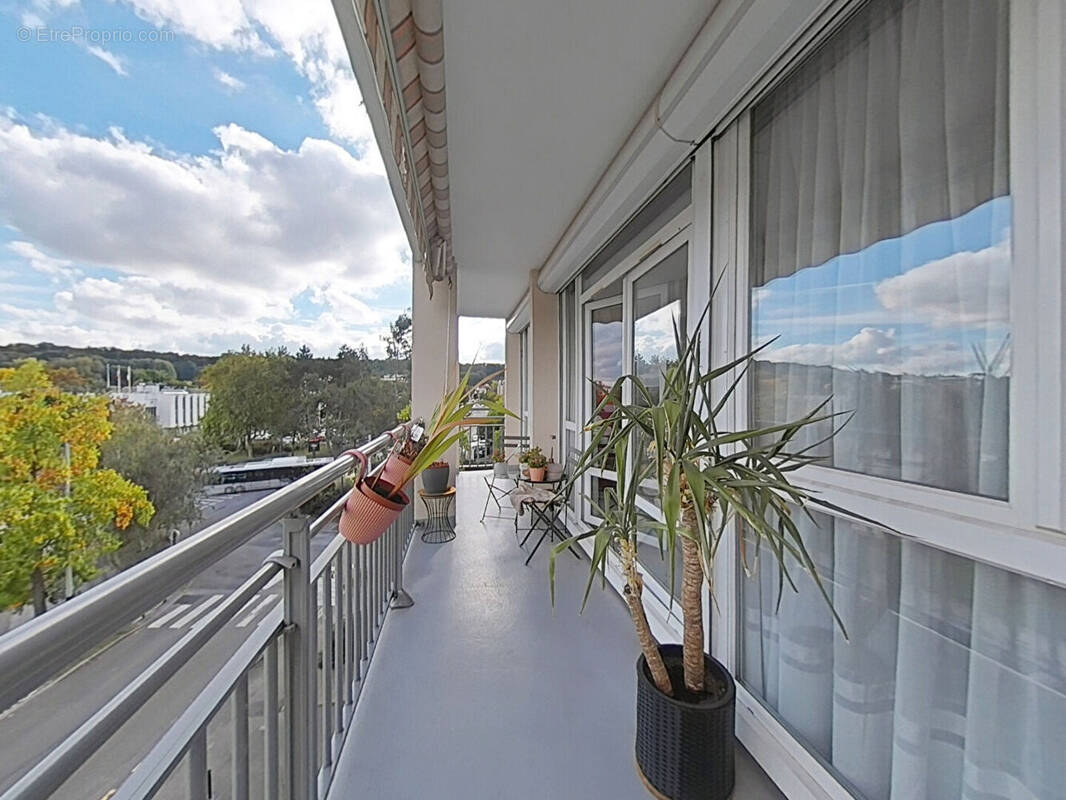 Appartement à FONTENAY-LE-FLEURY