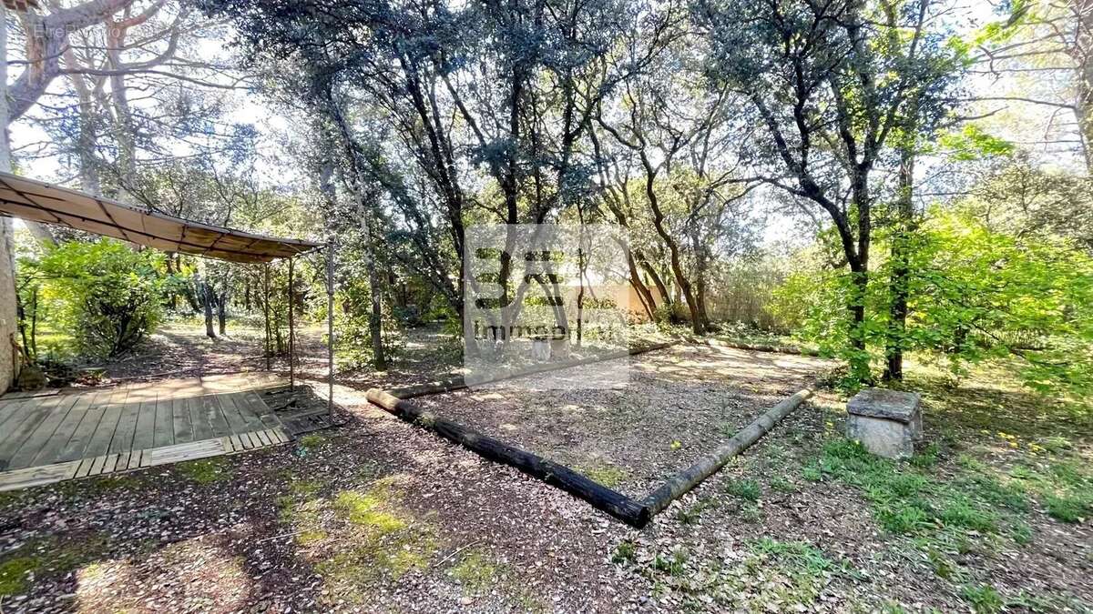 Maison à PERNES-LES-FONTAINES