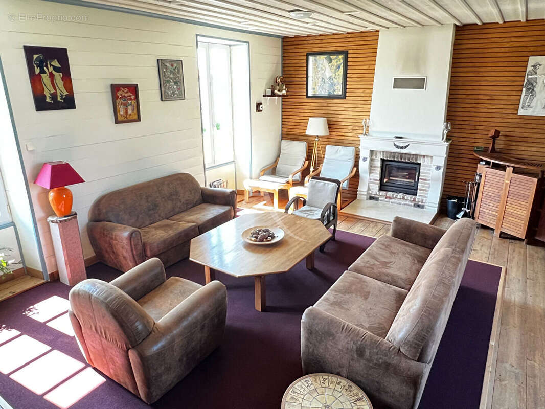 Maison à VOUILLE-LES-MARAIS