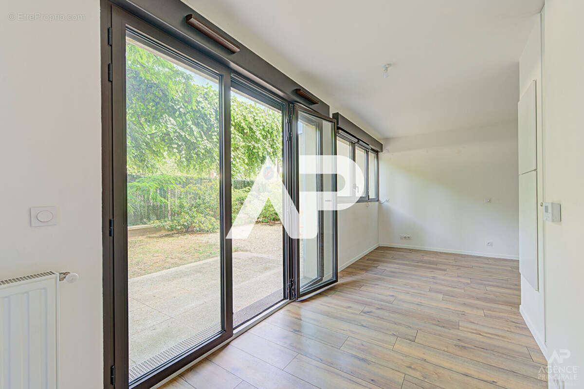 Appartement Rueil Malmaison 1 pièce(s) 28.48 m² - photo 3
