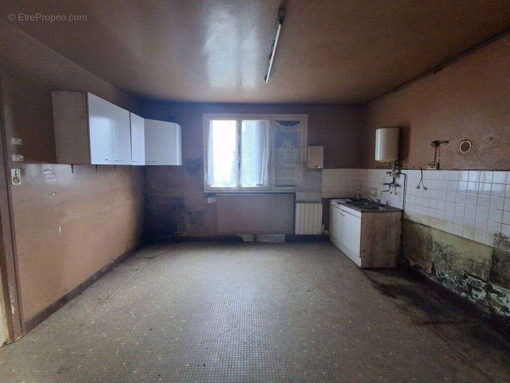 Maison à CHATEAUNEUF-LA-FORET