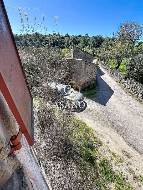 A 15 min de PEZENAS, 2 bâtisses en pierre à rénover : 200 m² habitables + 140 m² garage, jardinet, fort potentiel ! - photo 3
