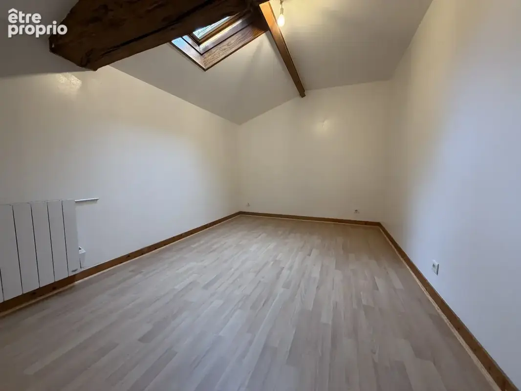 Maison de ville ancienne rénovée avec cachet et dépendance - photo 10