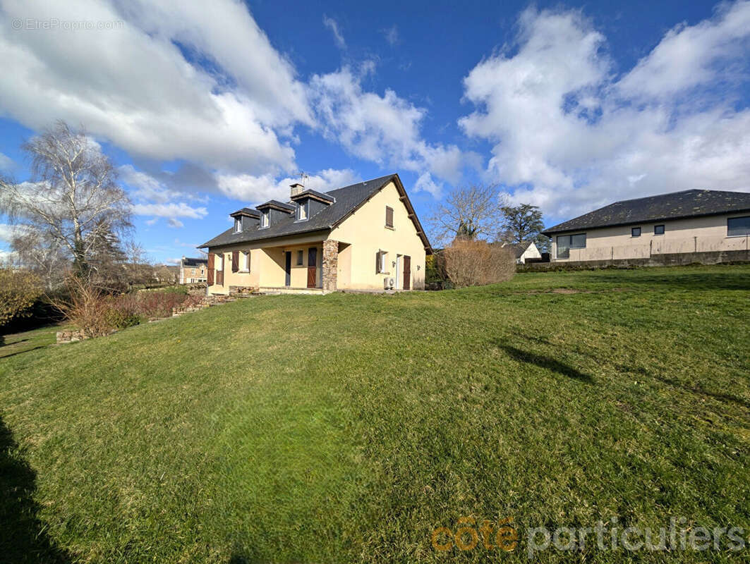 Maison à COMPS-LA-GRAND-VILLE