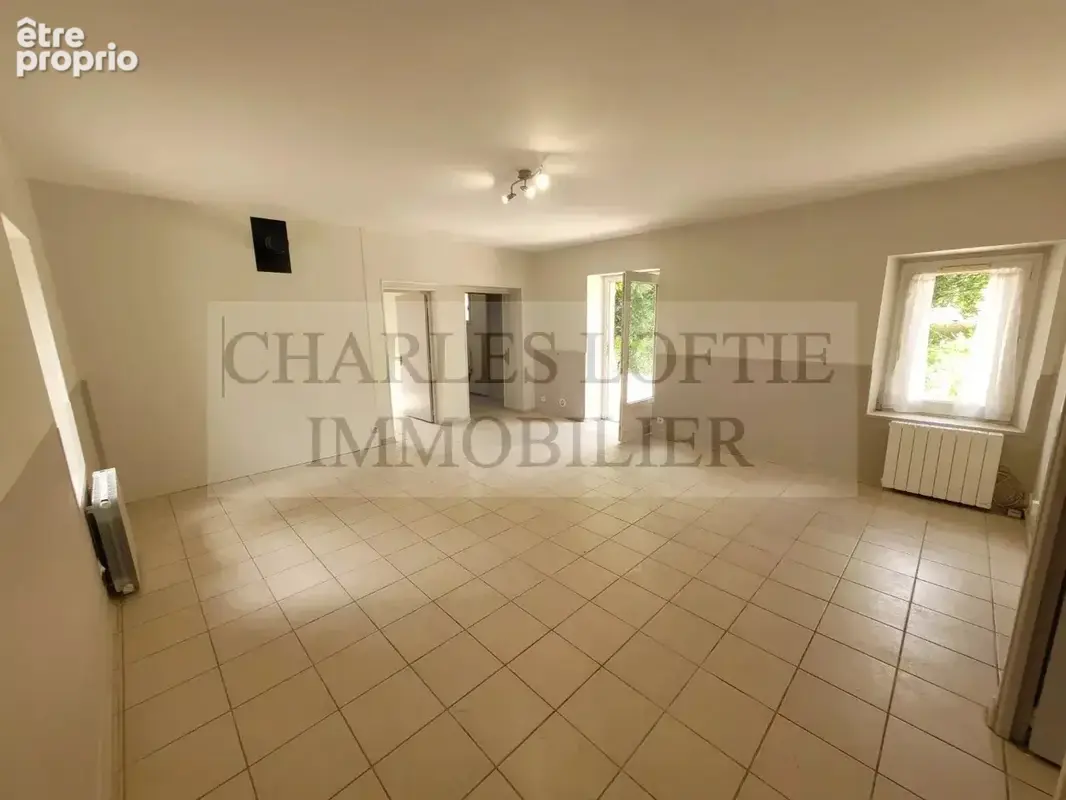 Maison de plain-pied avec terrain de près de 1500 m² - photo 3