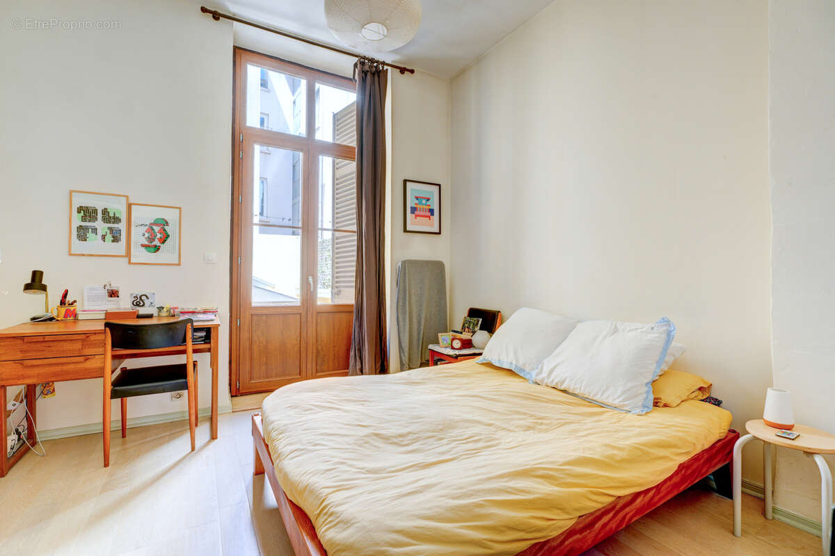Secteur Jean Mace, appartement bourgeois T3 de 85 m2 de surface habitable, avec espace extérieur. - photo 6