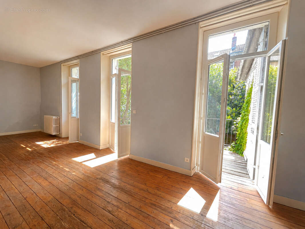 Périgueux centre — Grande maison familiale, 4 niveaux, jardin - photo 2